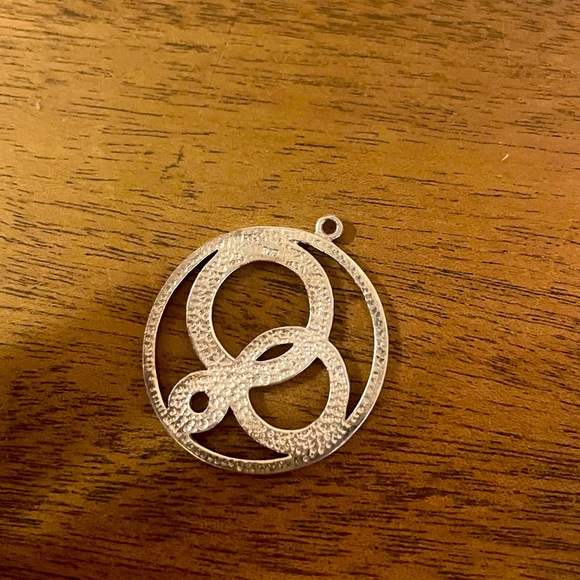 Sterling Silver Circle Charm. - Picture 1 of 3